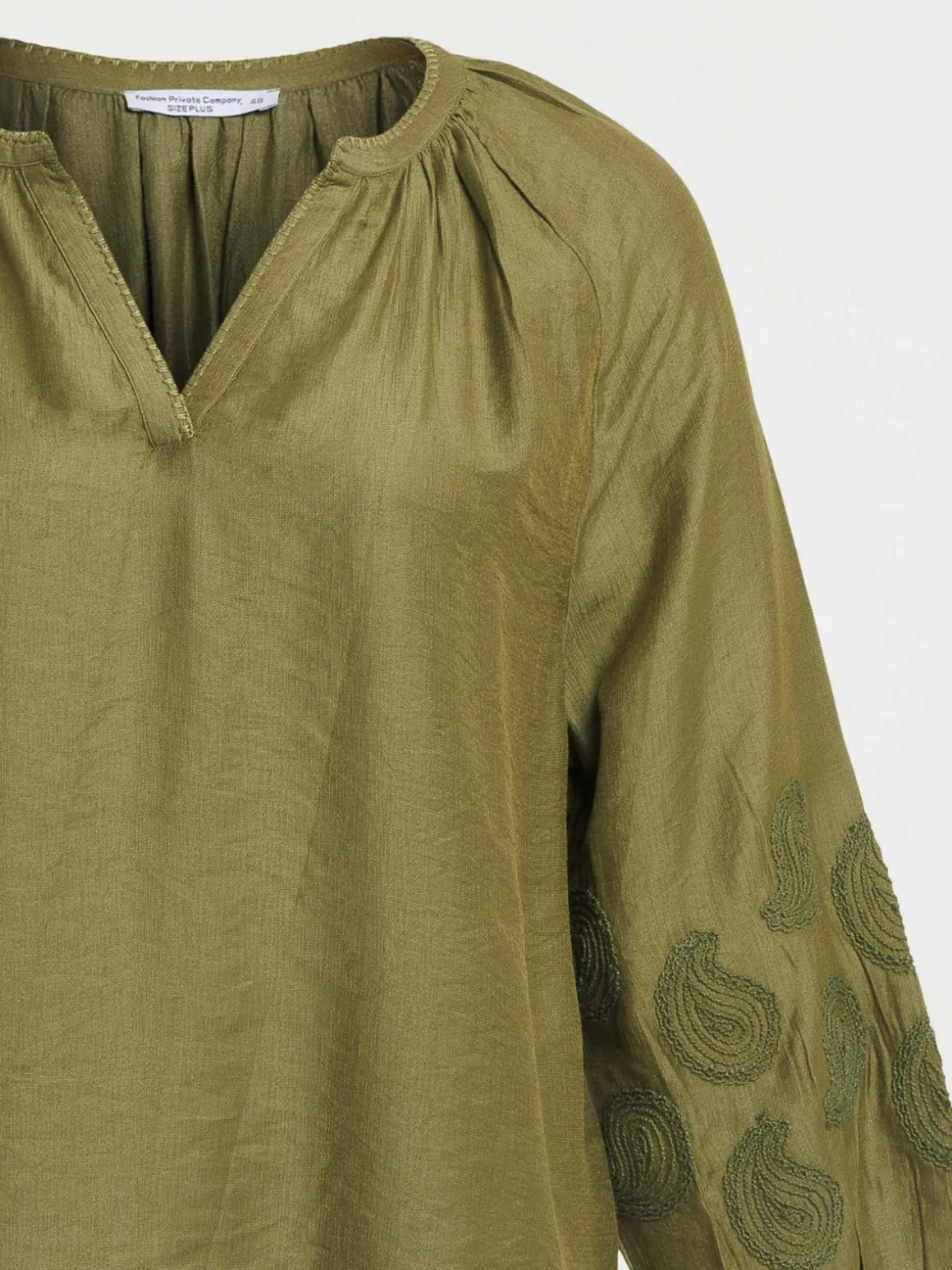 Blouse brodée grande taille femme