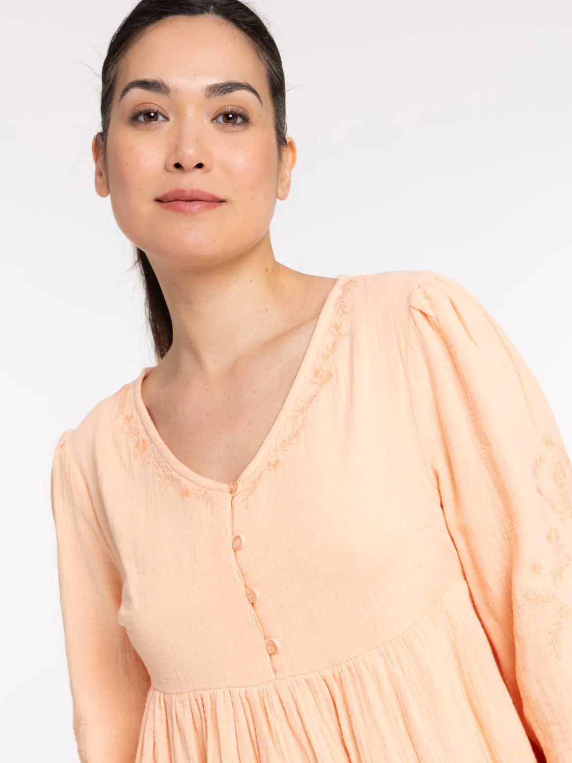 Blouse manches longues brodées femme