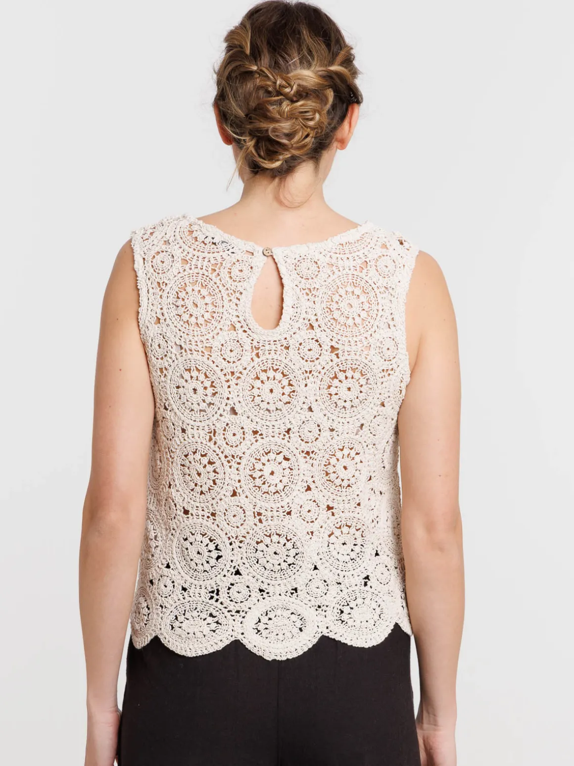 Blouse sans manches en crochet femme