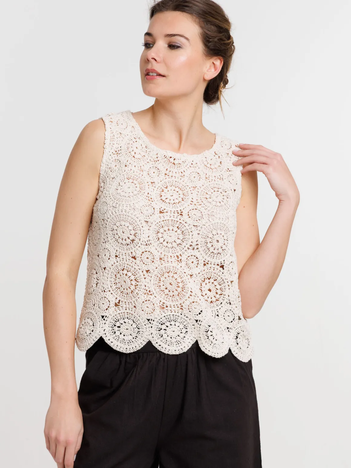 Blouse sans manches en crochet femme