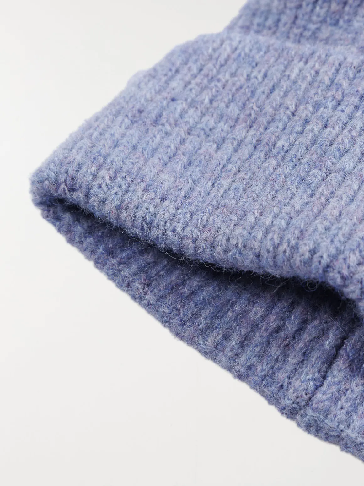 Bonnet en tricot bleu lavande femme