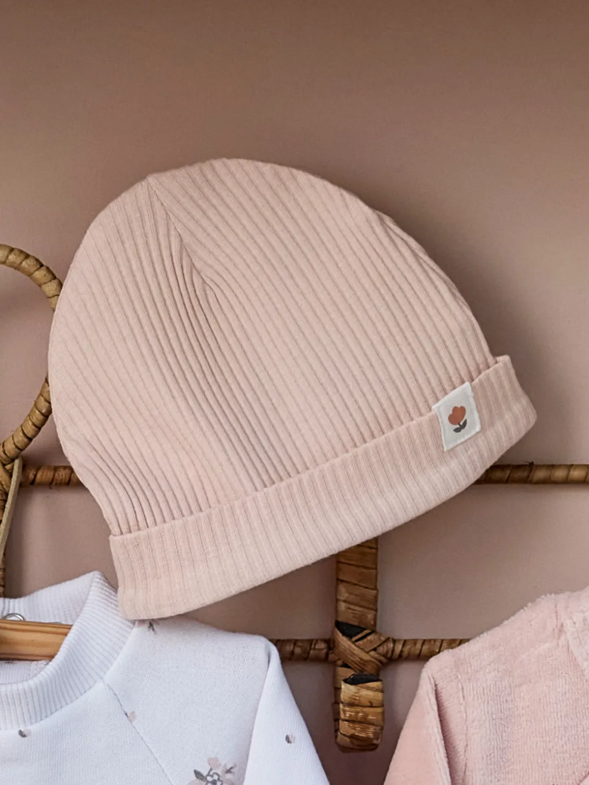 Bonnet naissance fleur rose bébé