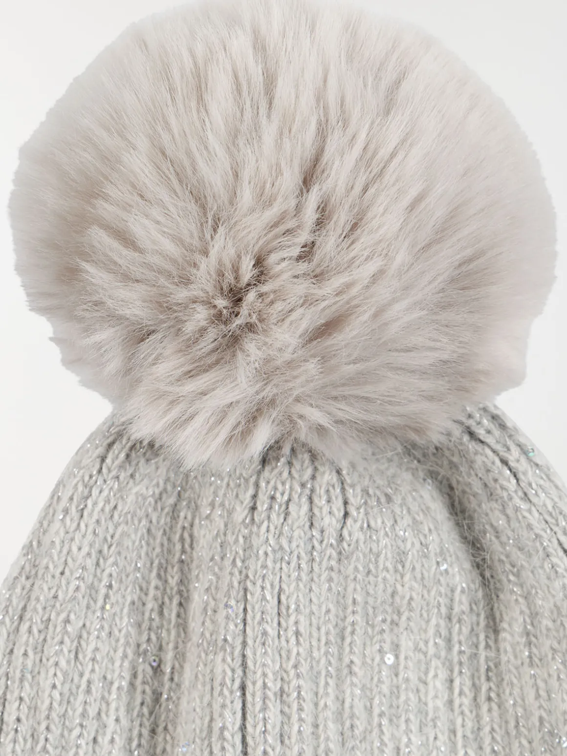 Bonnet sequins et pompon fille