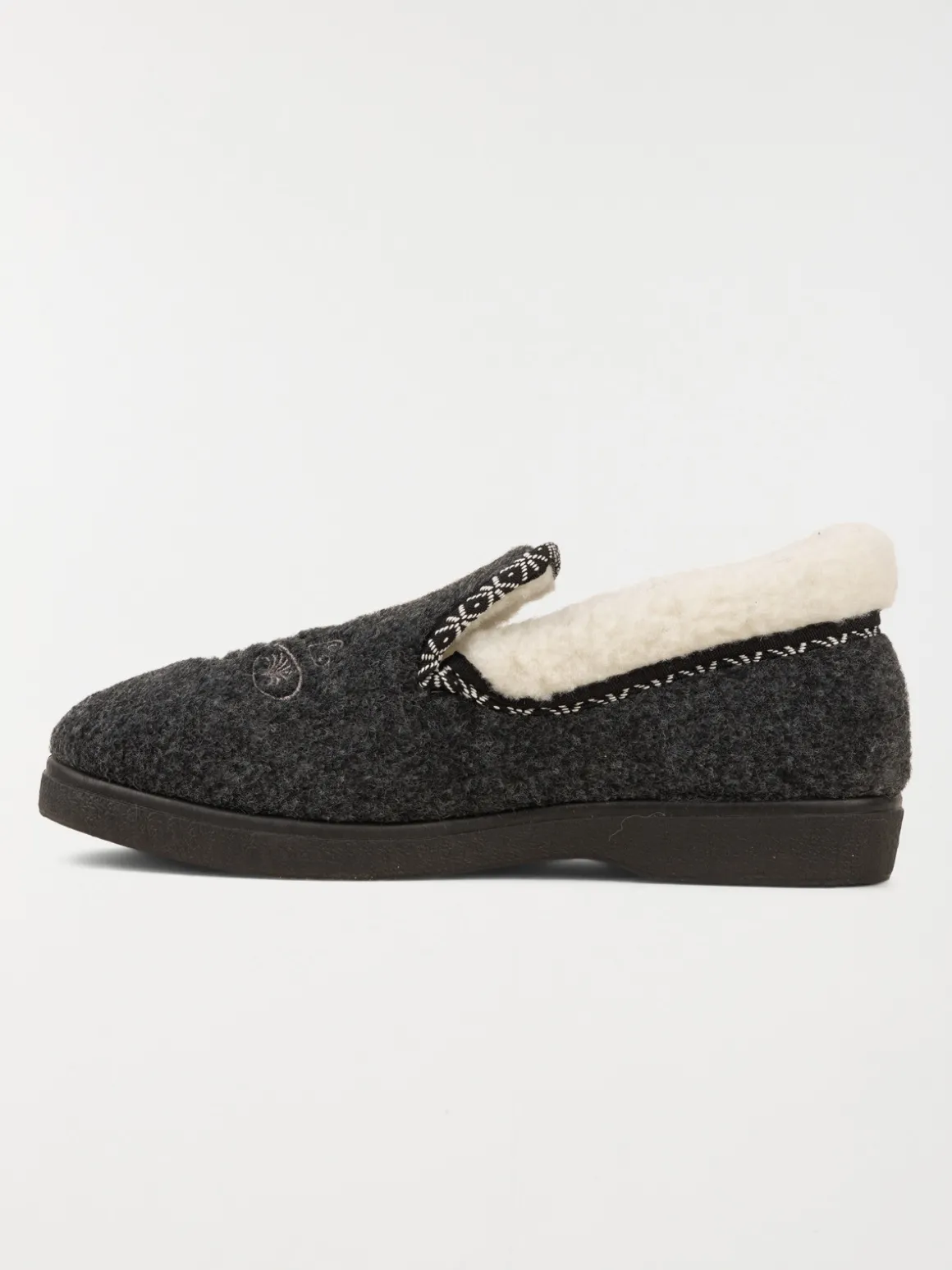 Chaussons gris brodé femme (36-41)