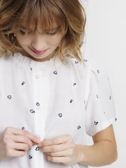 Chemise coeurs brodés femme