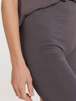 Cycliste de sport gris foncé femme