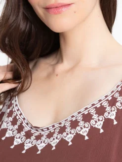 Débardeur bretelles et broderies femme