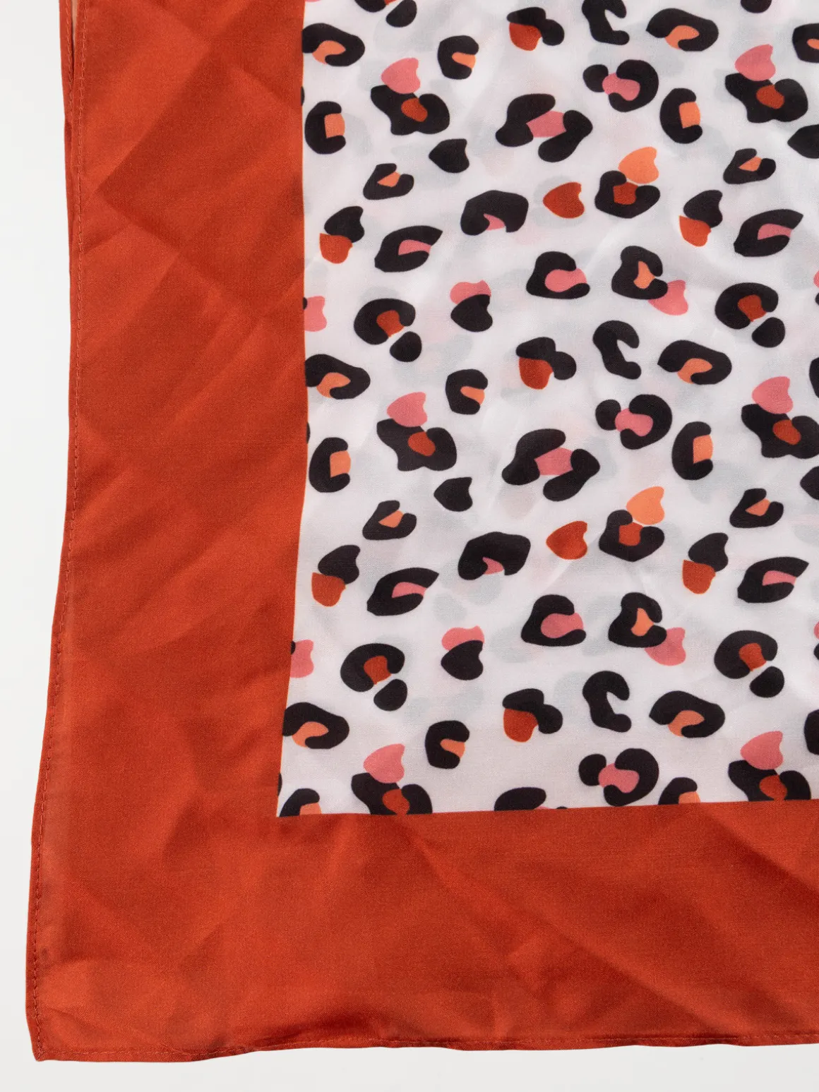 Foulard satiné léopard femme