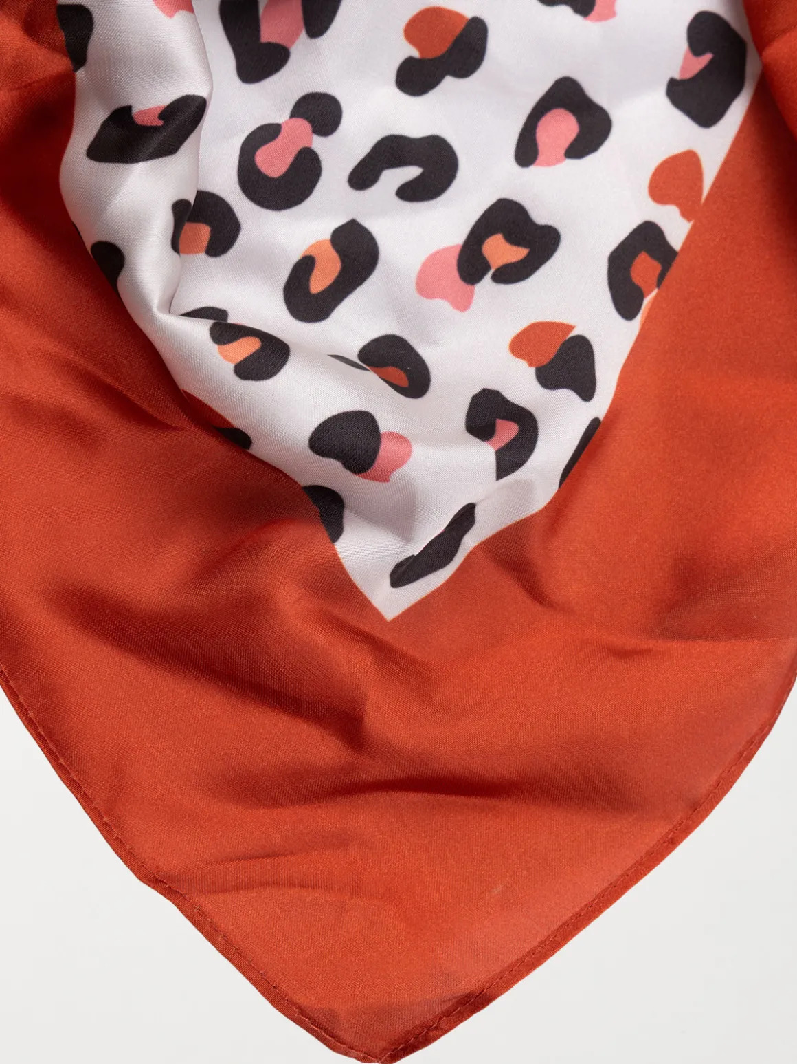 Foulard satiné léopard femme