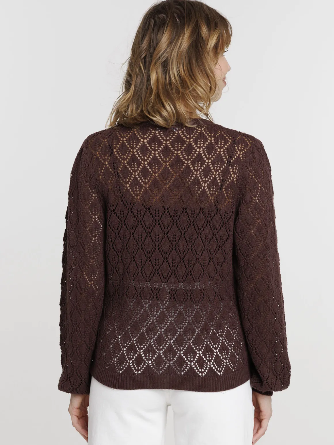 Gilet boutonné motifs ajourés femme