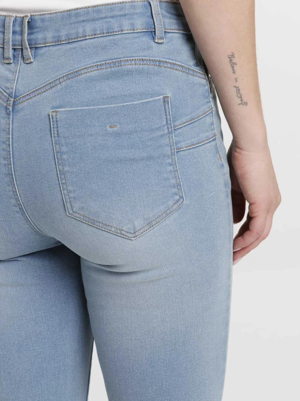 Jean push up skinny bleached femme