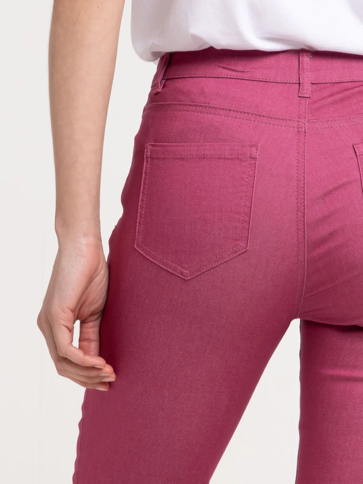 Pantacourt coloris aubergine femme