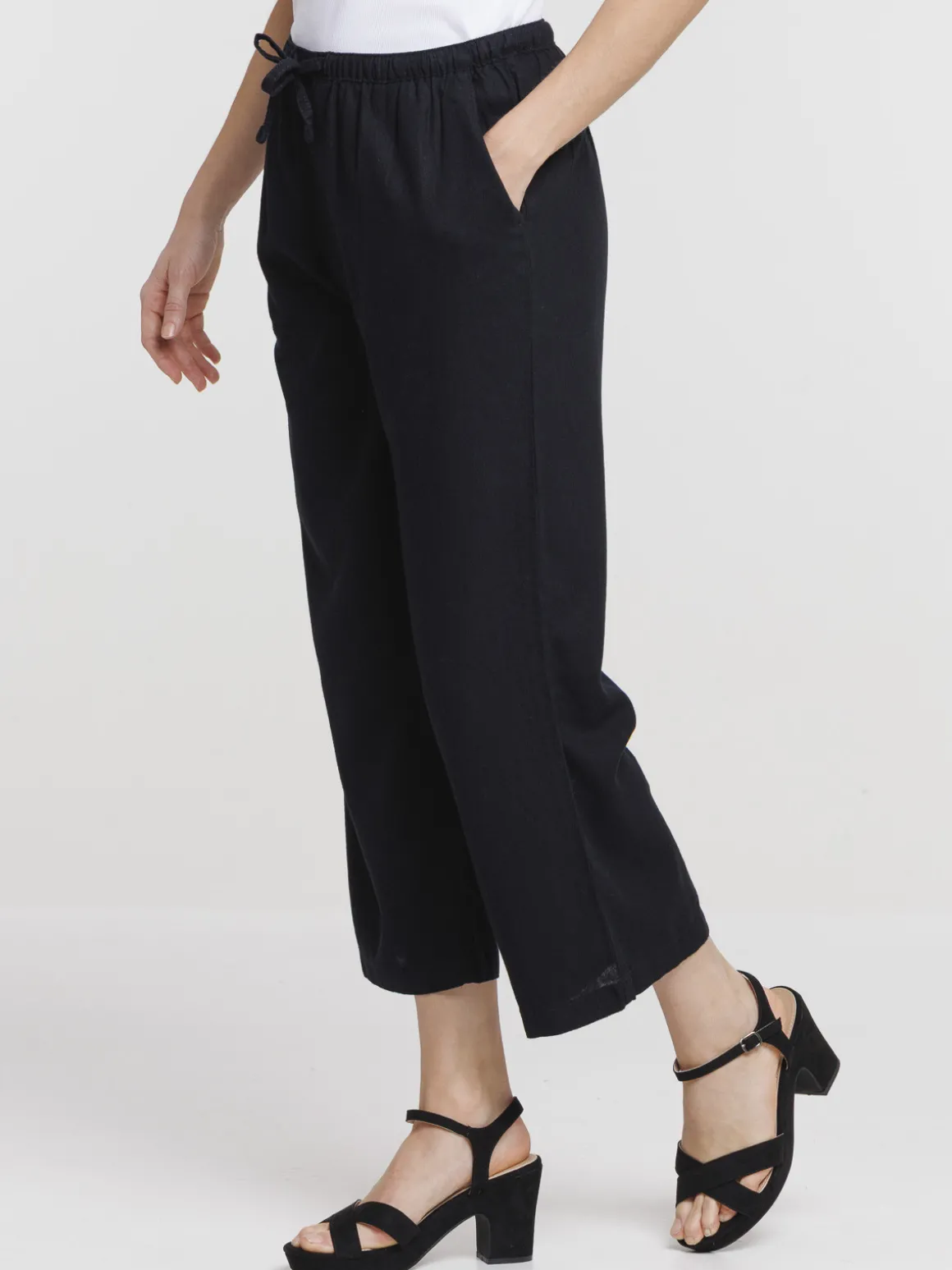 Pantacourt coloris noir femme