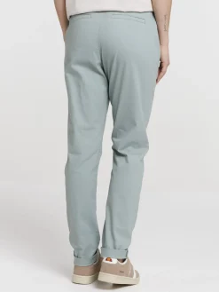 Pantalon chino slim ceinture dorée femme