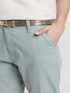 Pantalon chino slim ceinture dorée femme