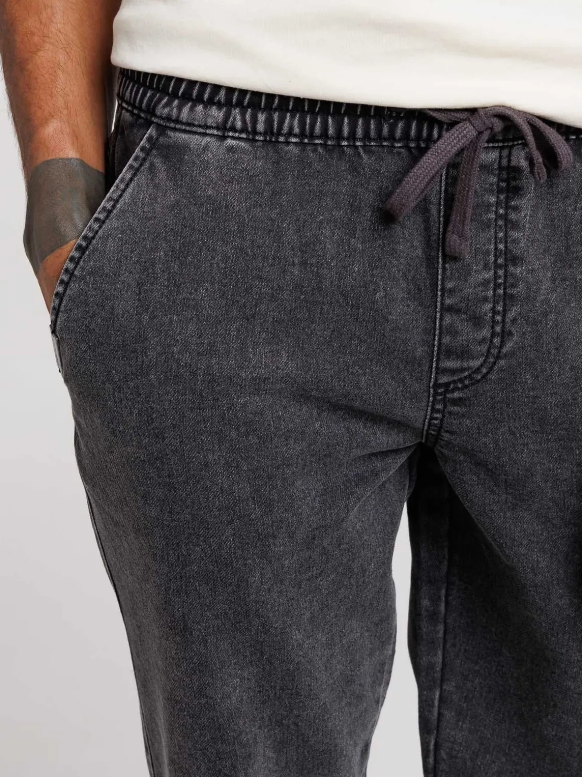 Pantalon élastiqué noir homme
