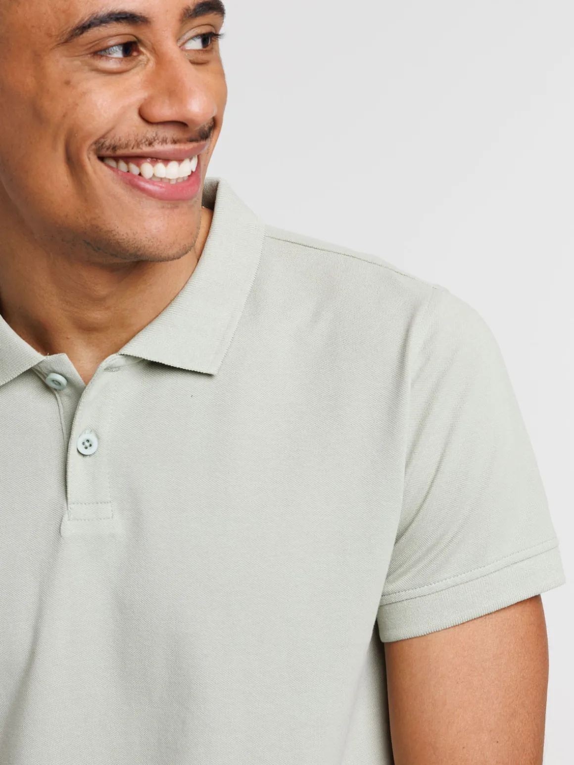 Polo basique coloris sauge homme