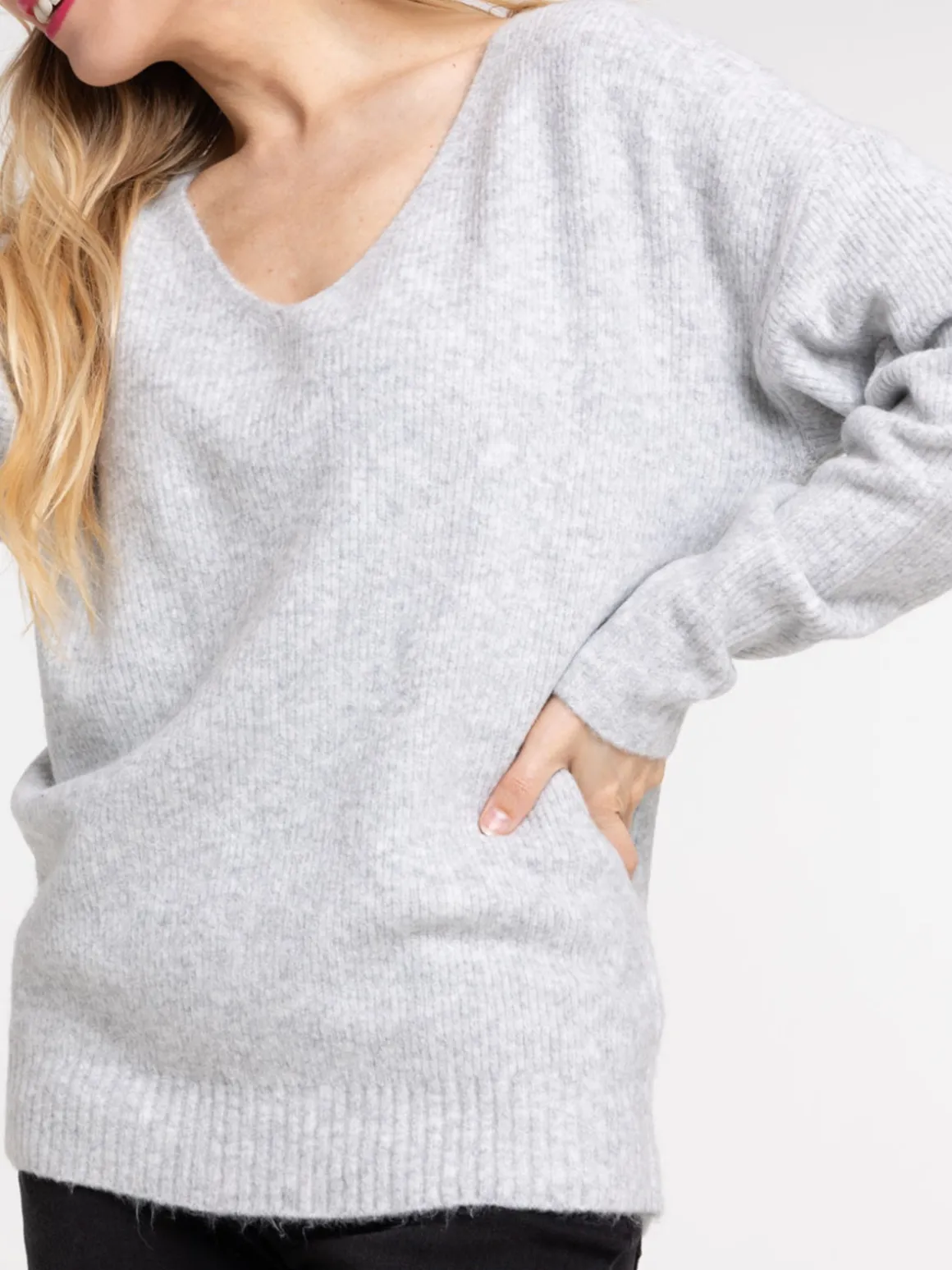 Pull col V côtelé gris chiné femme