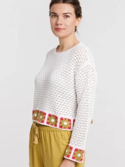 Pull crochet motifs colorés femme