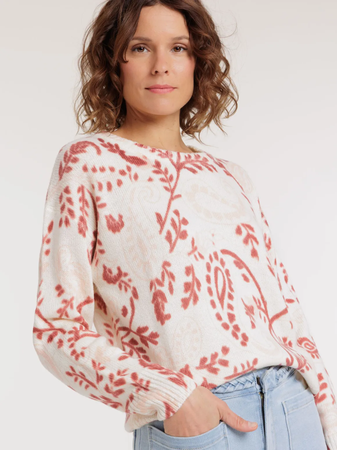 Pull femme motif fleuri