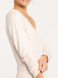 Pull fin col V crème grisée femme