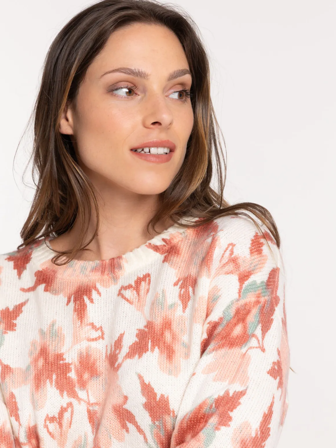Pull fleuri col rond femme