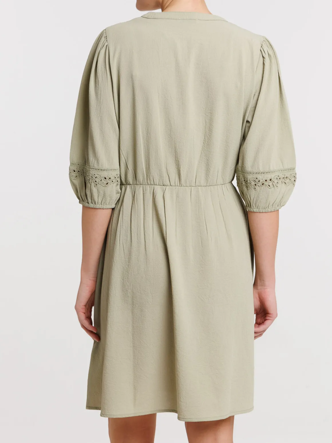 Robe détail broderie anglaise femme