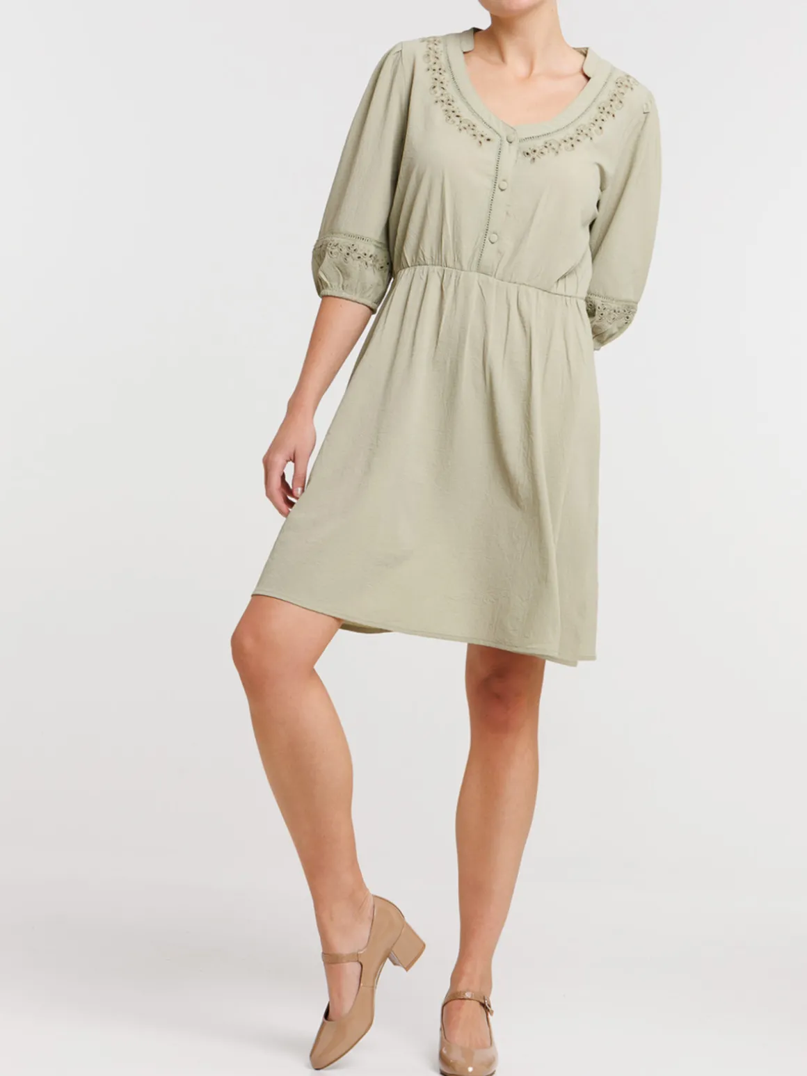 Robe détail broderie anglaise femme