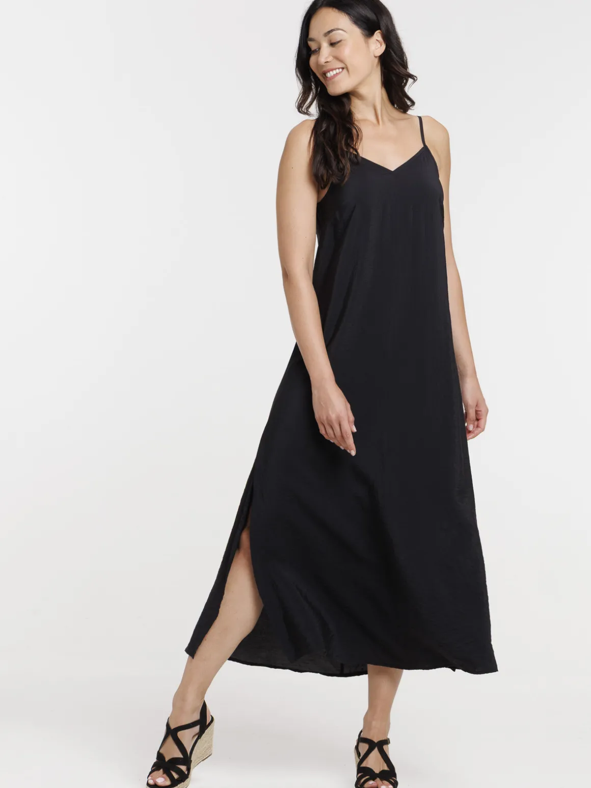 Robe longue satinée noire femme