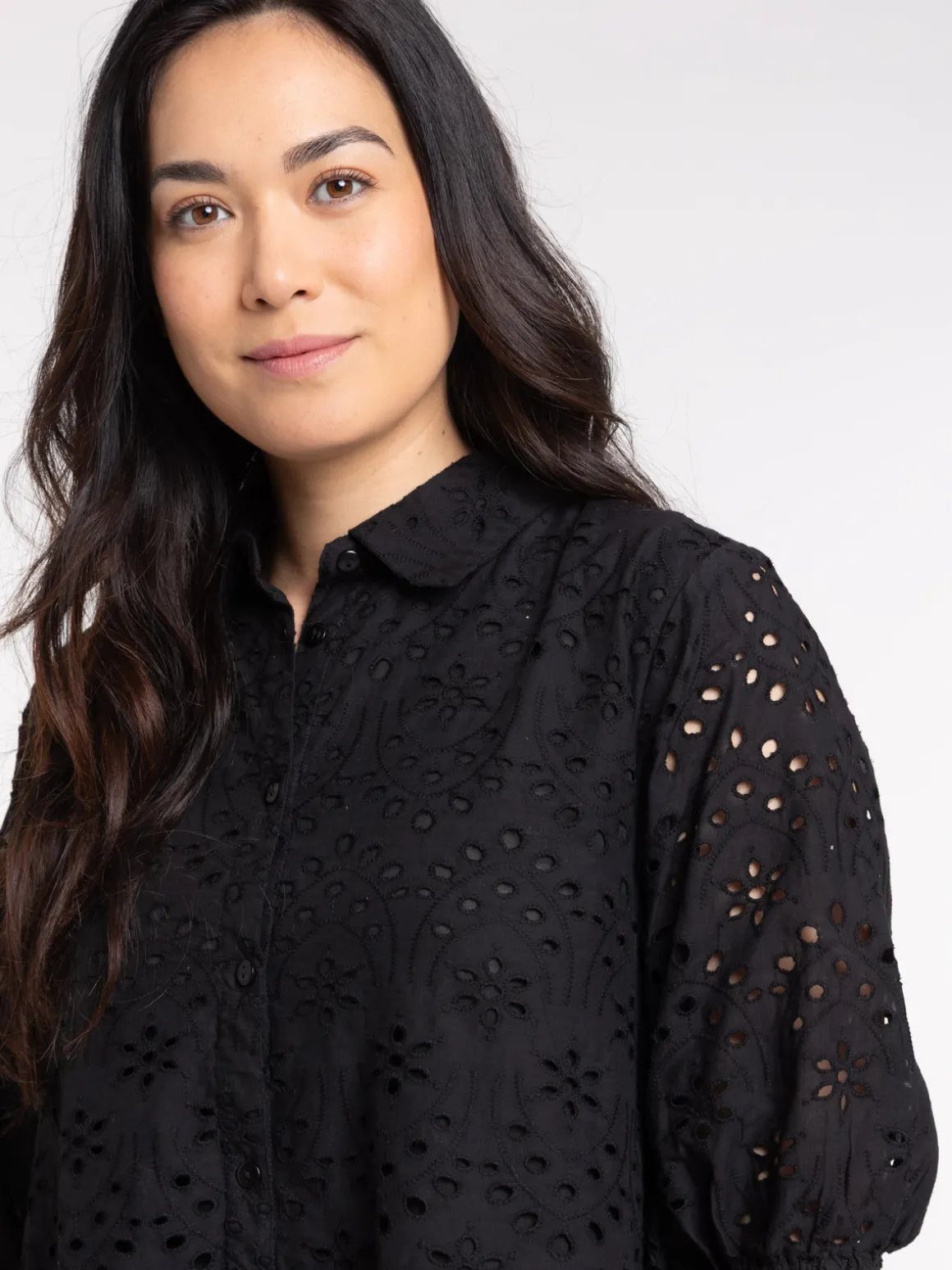 Robe noire broderie anglaise femme