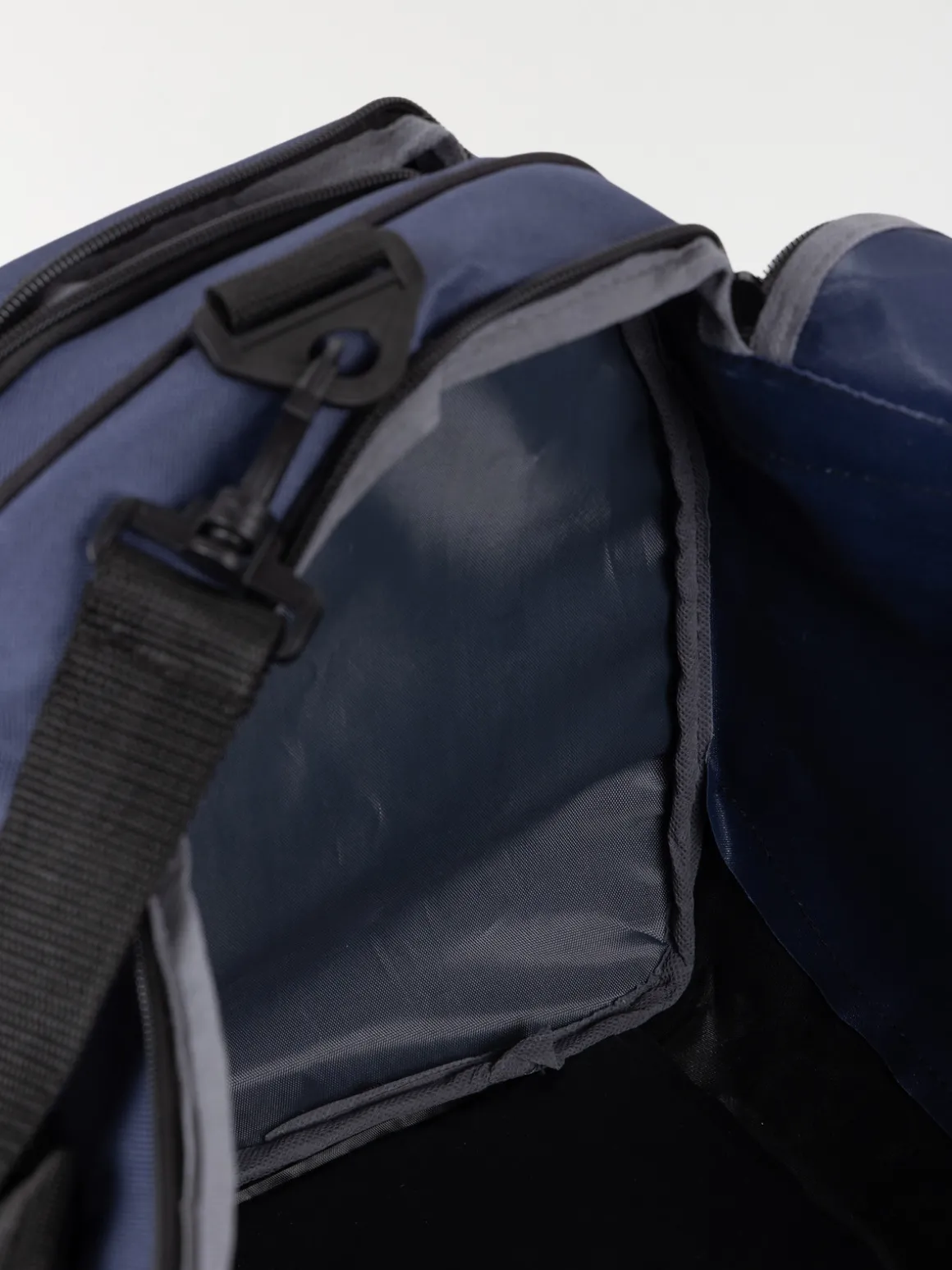Sac de voyage marine et noir 60 L