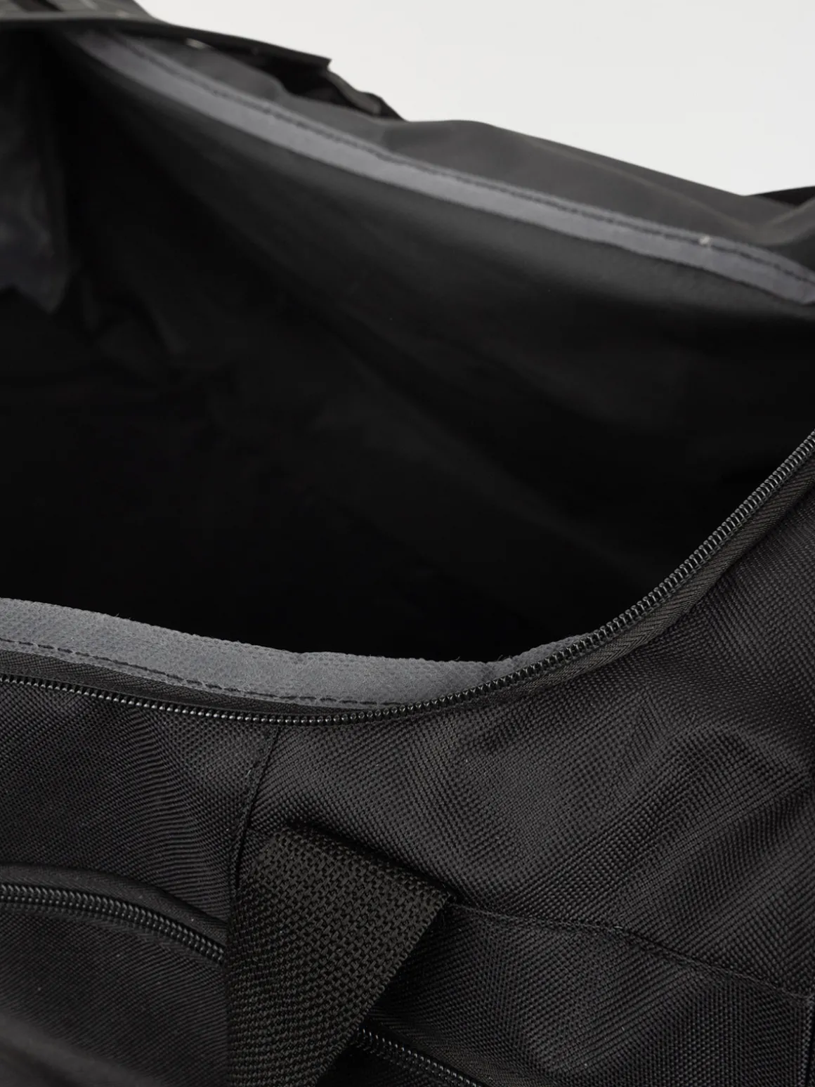 Sac de voyage uni noir 89L