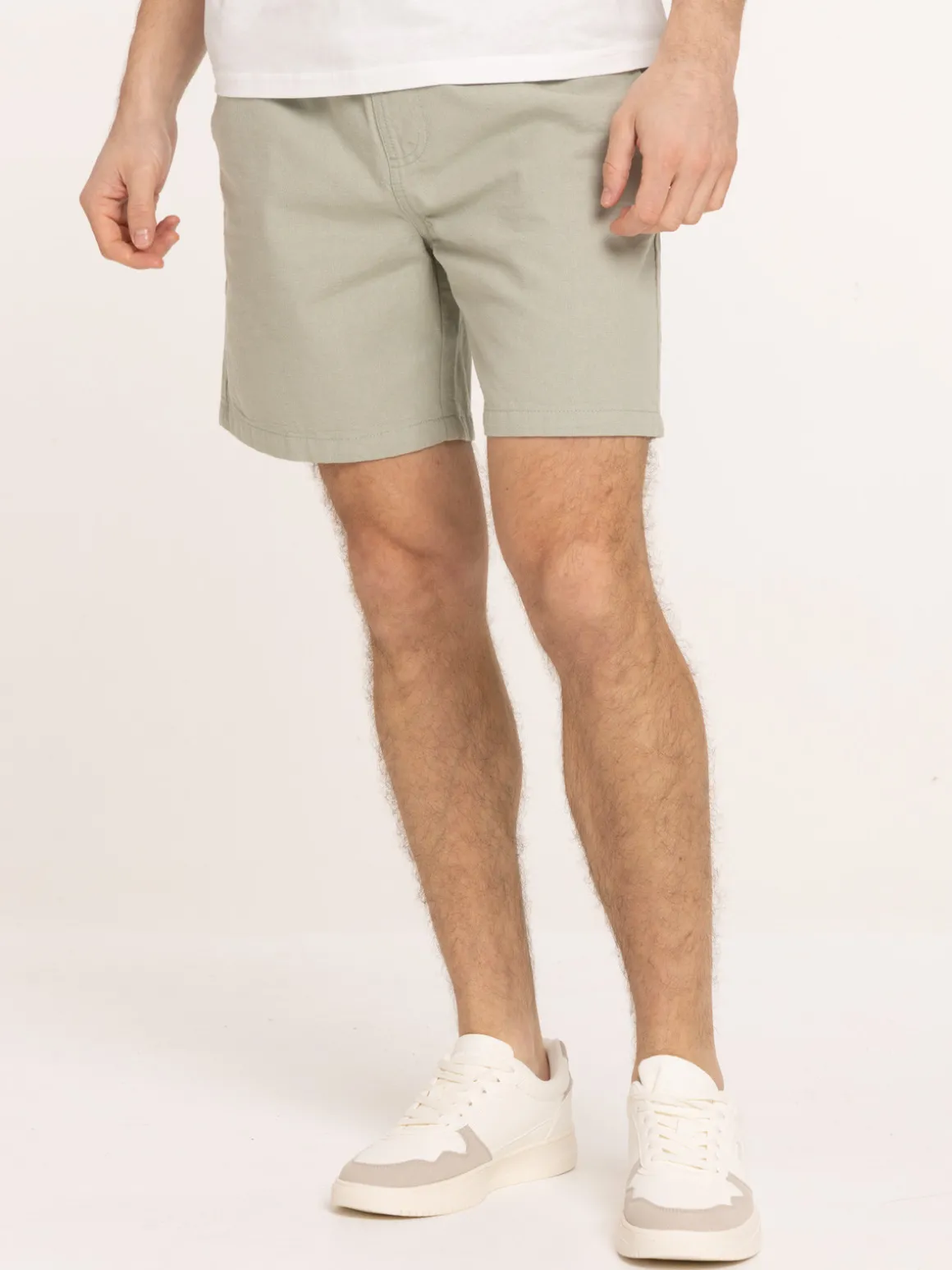 Short coloris sauge homme