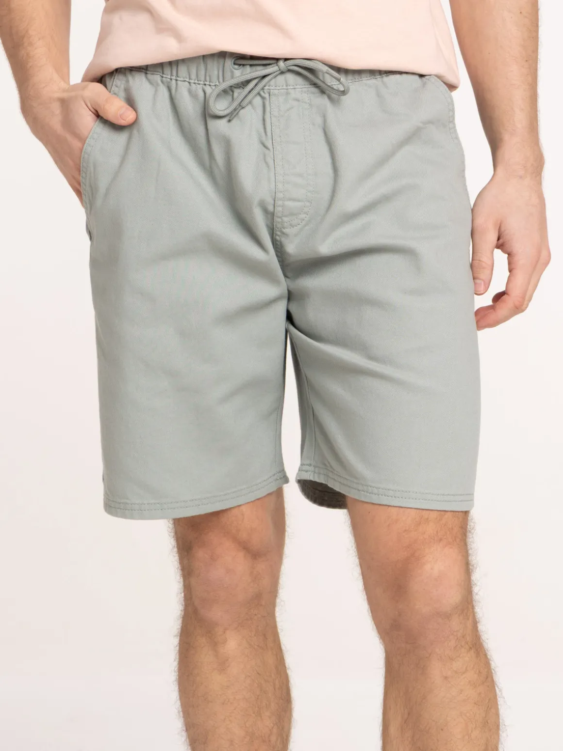 Short coloris vert froid homme