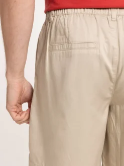 Short homme à pinces