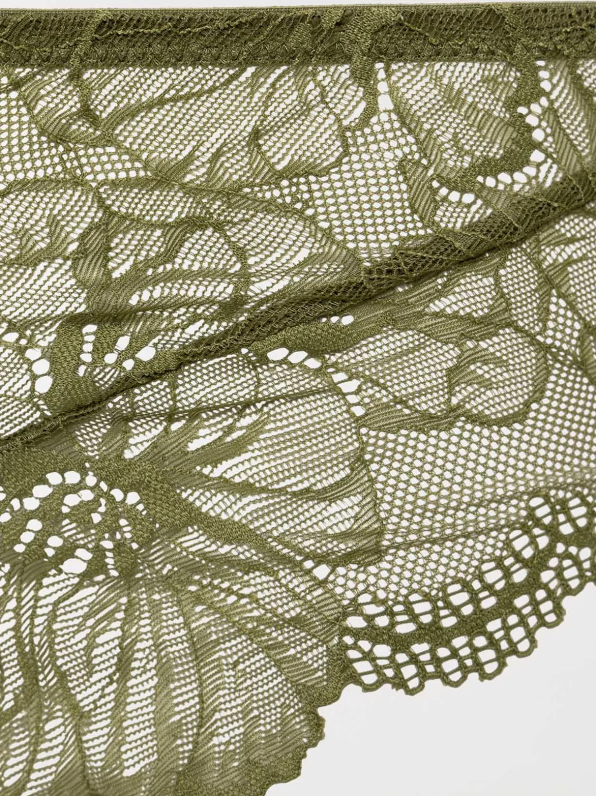 Tanga en dentelle fleurie femme (46-56)