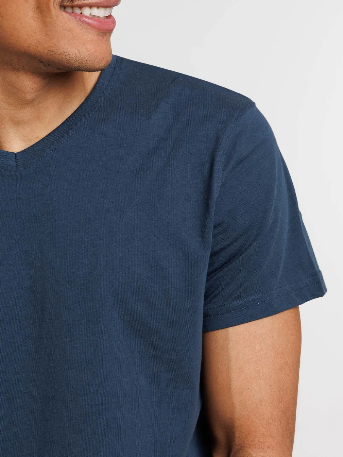 Tee-shirt col V bleu nuit homme