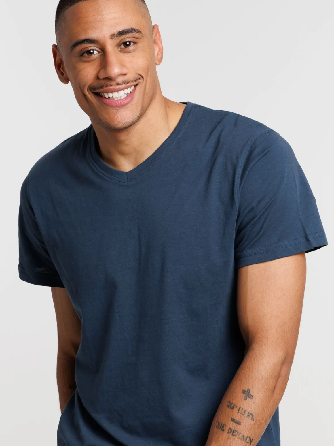 Tee-shirt col V bleu nuit homme