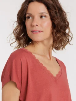 Tee-shirt col V dentelle marsala femme