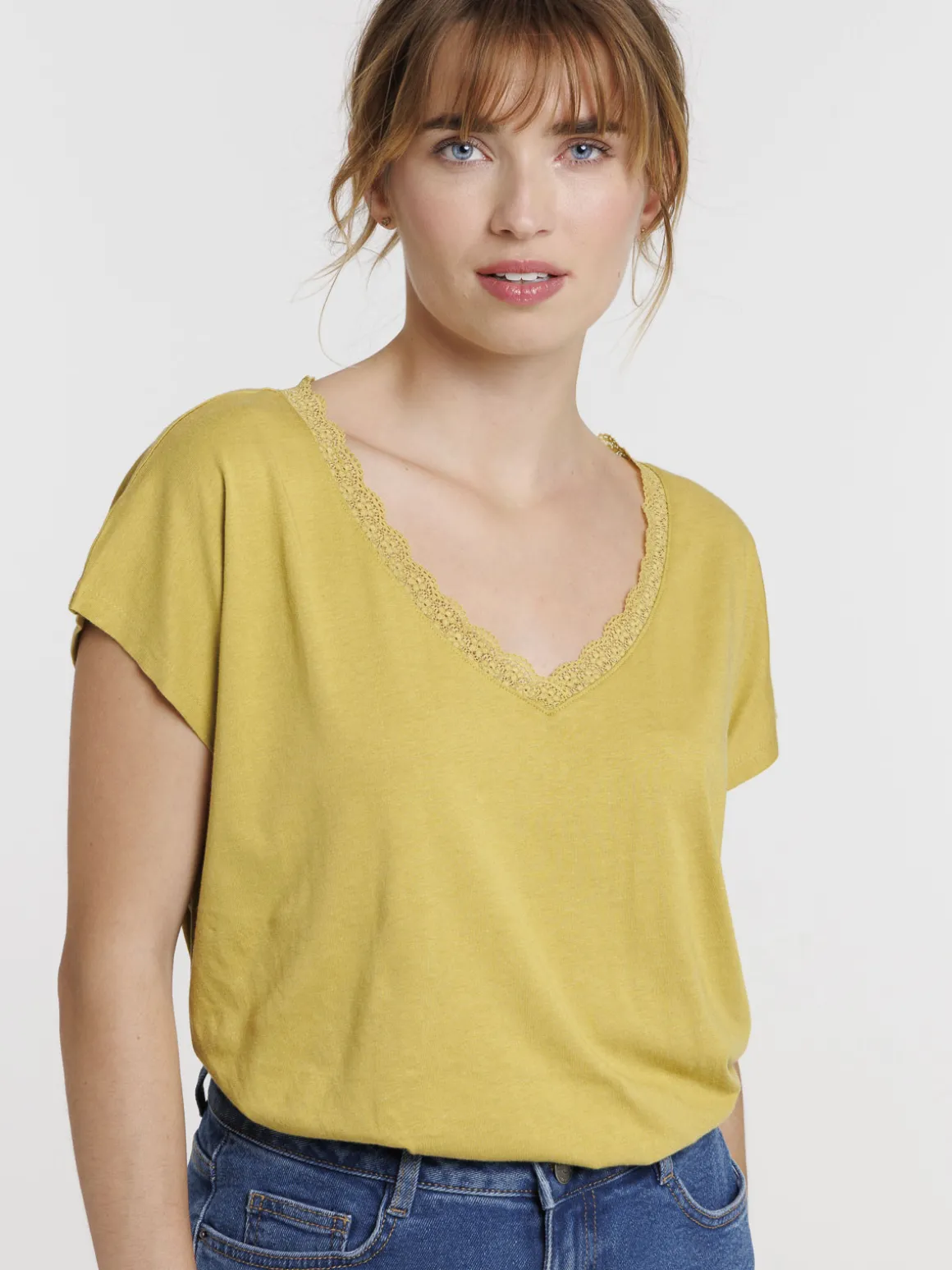 Tee-shirt col V dentelle olivette femme