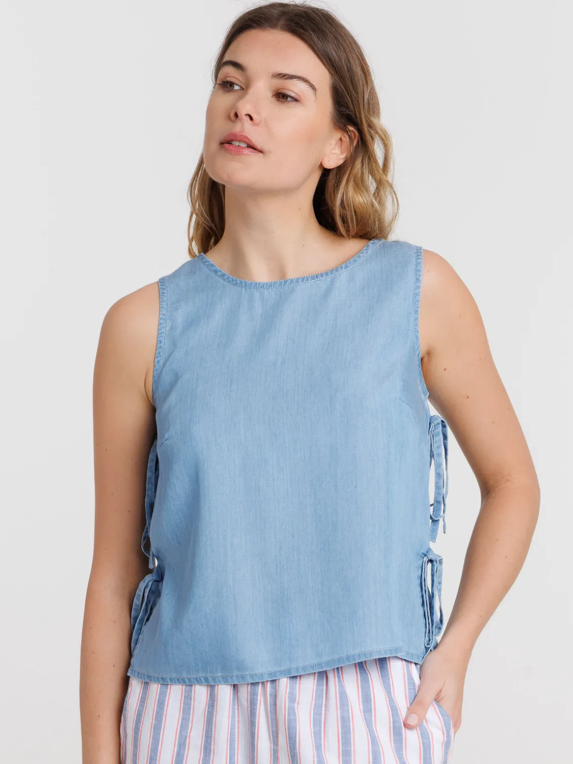 Top noué côté bleu pâle femme
