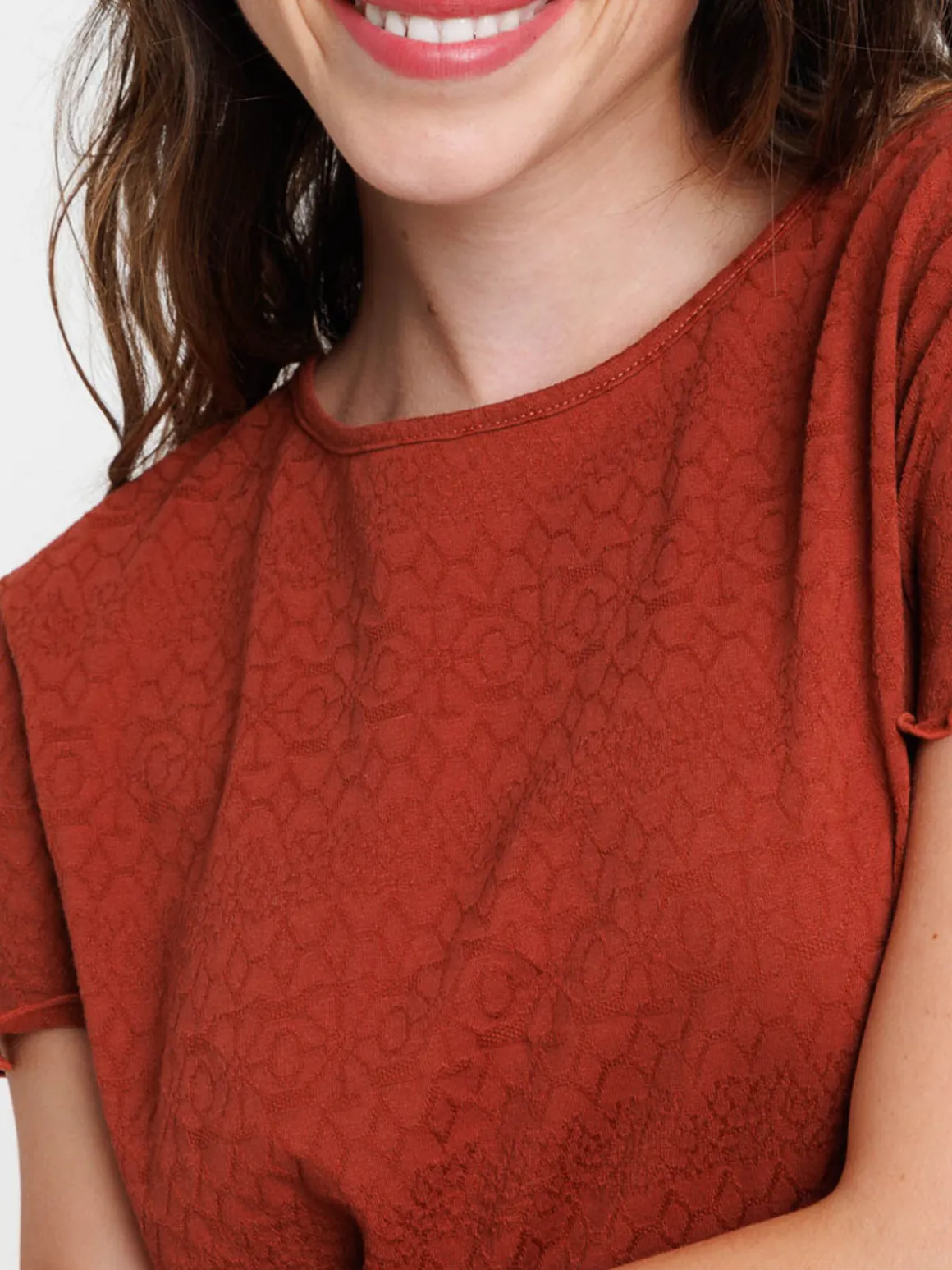 T-shirt col rond marron rougi femme