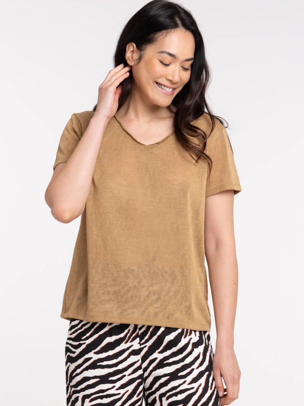 T-shirt col V caramel femme