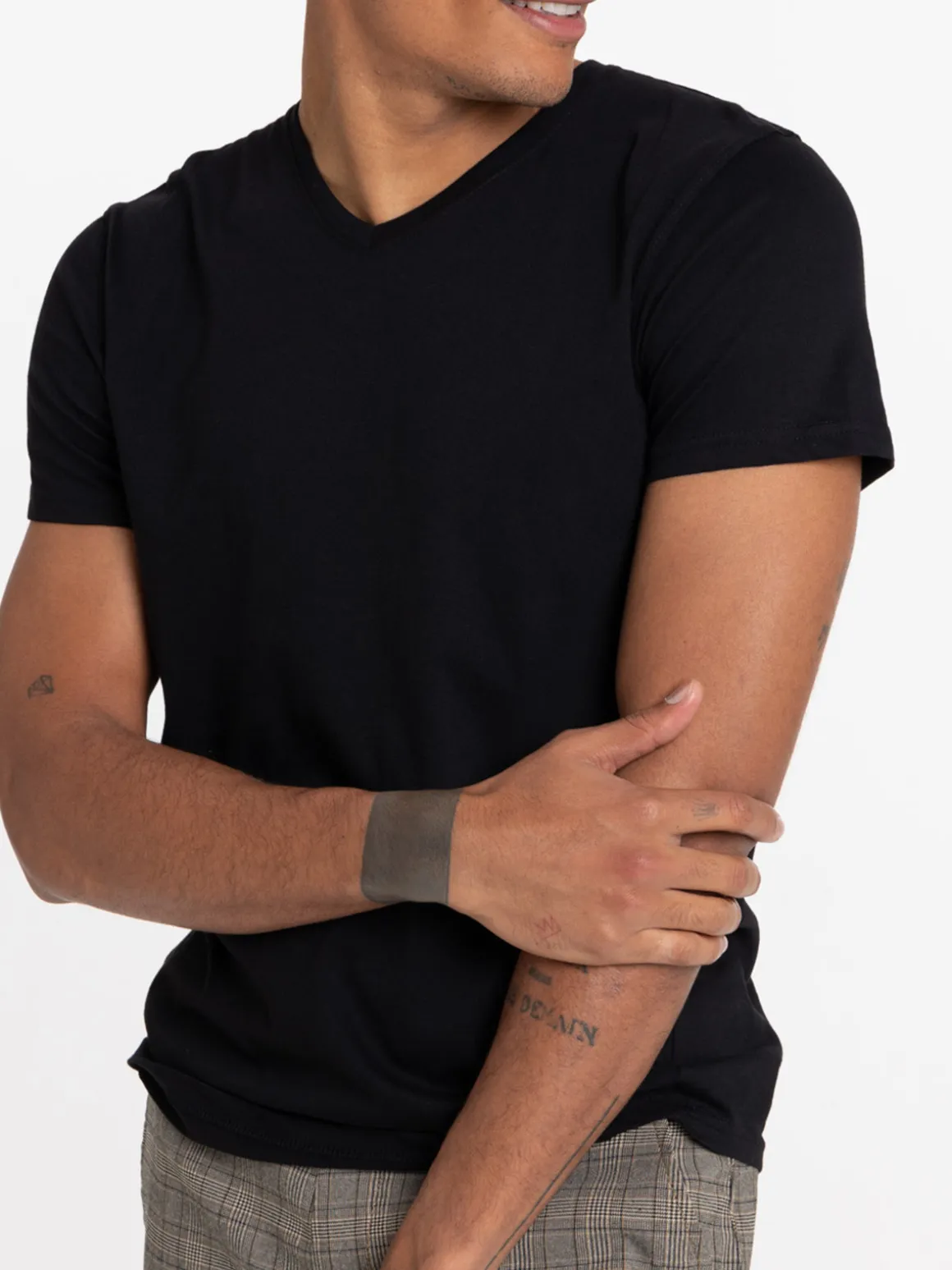 T-shirt col V noir homme