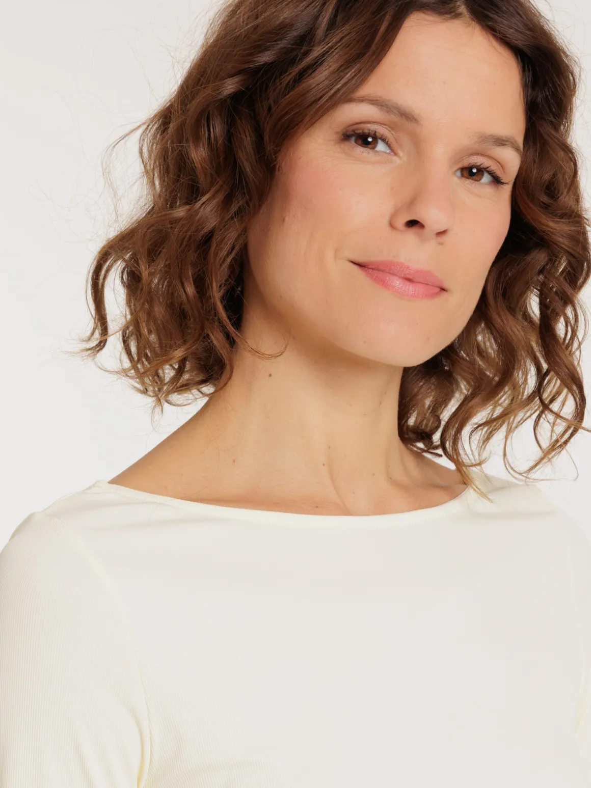 T-shirt côtelé coloris vanille femme