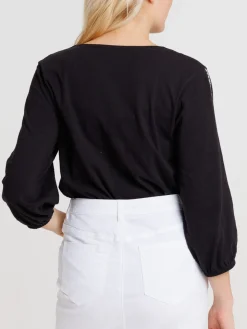 T-shirt noir brodé femme