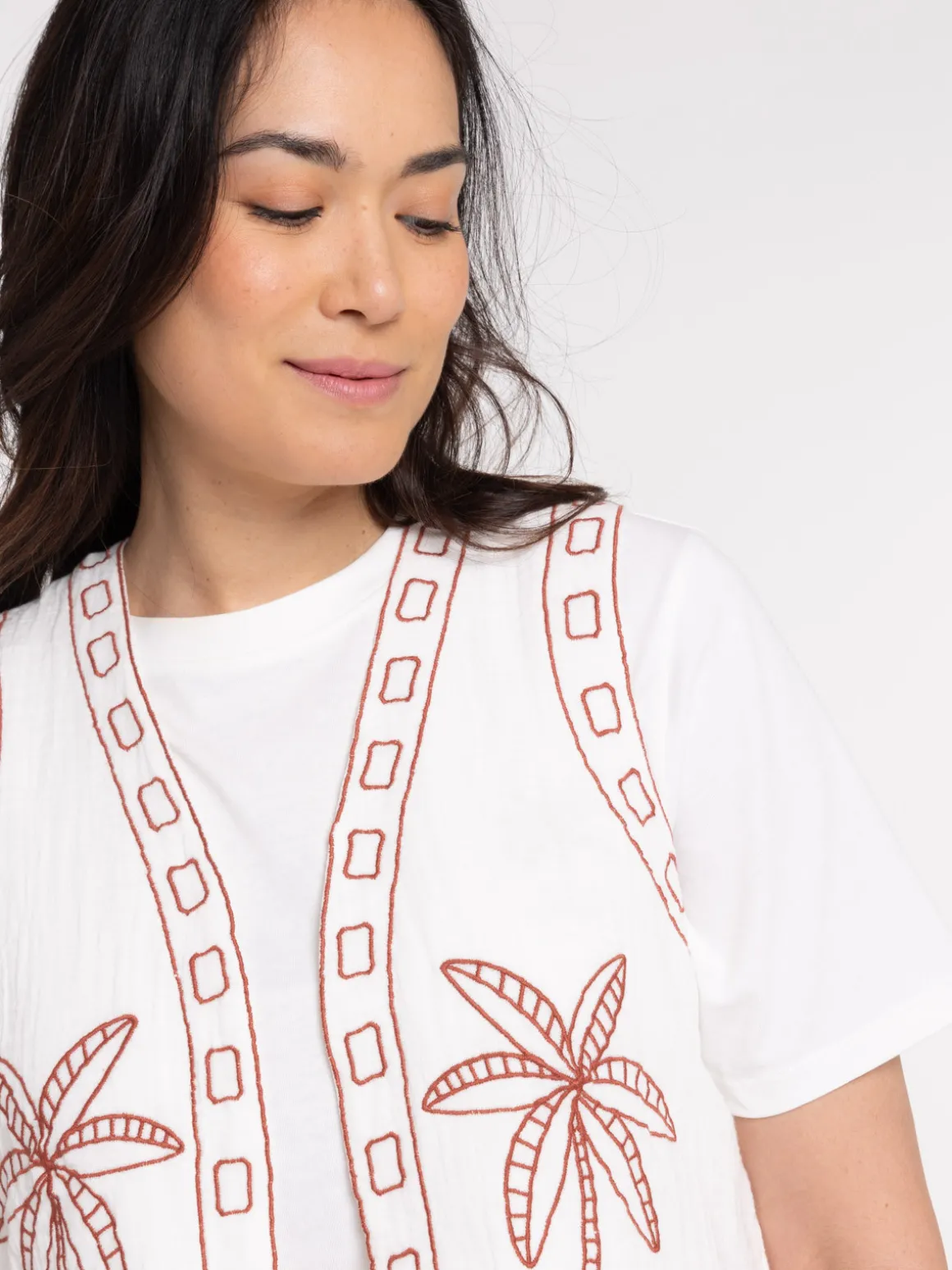 Veste brodée sans manches femme