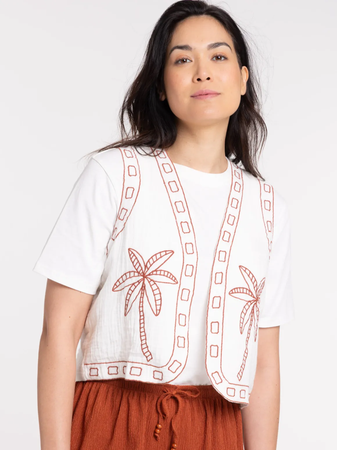 Veste brodée sans manches femme